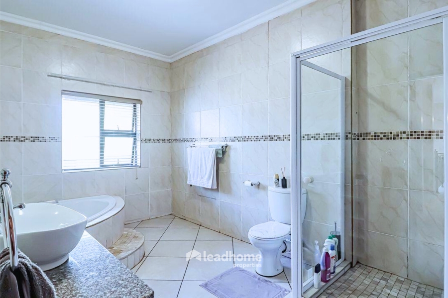 5 Bedroom Property for Sale in Rose Acres Estate Gauteng