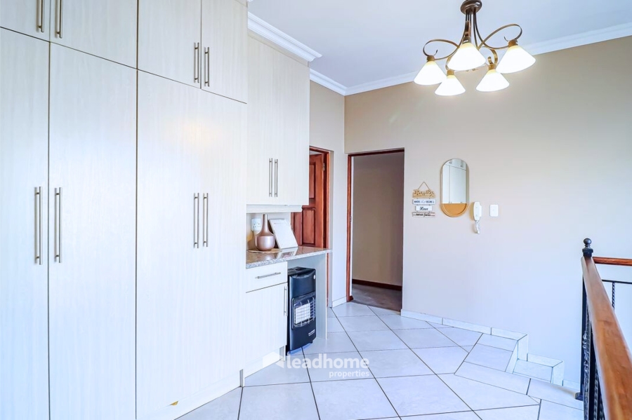 5 Bedroom Property for Sale in Rose Acres Estate Gauteng