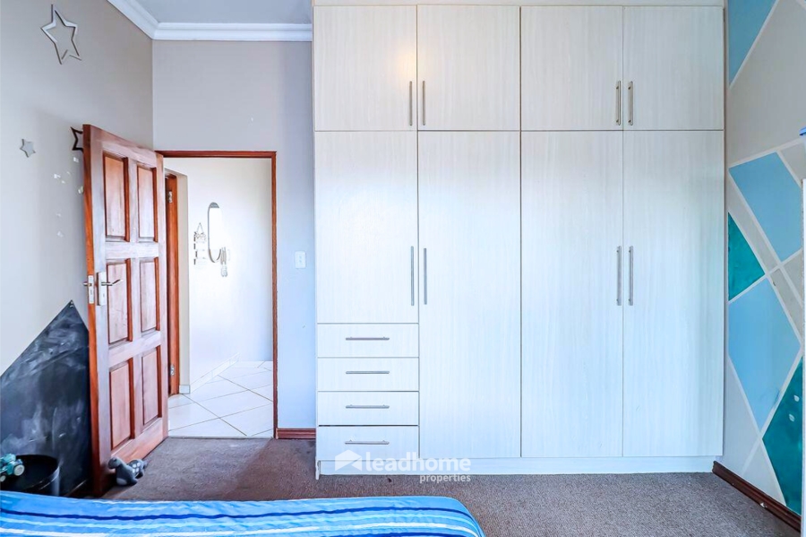 5 Bedroom Property for Sale in Rose Acres Estate Gauteng