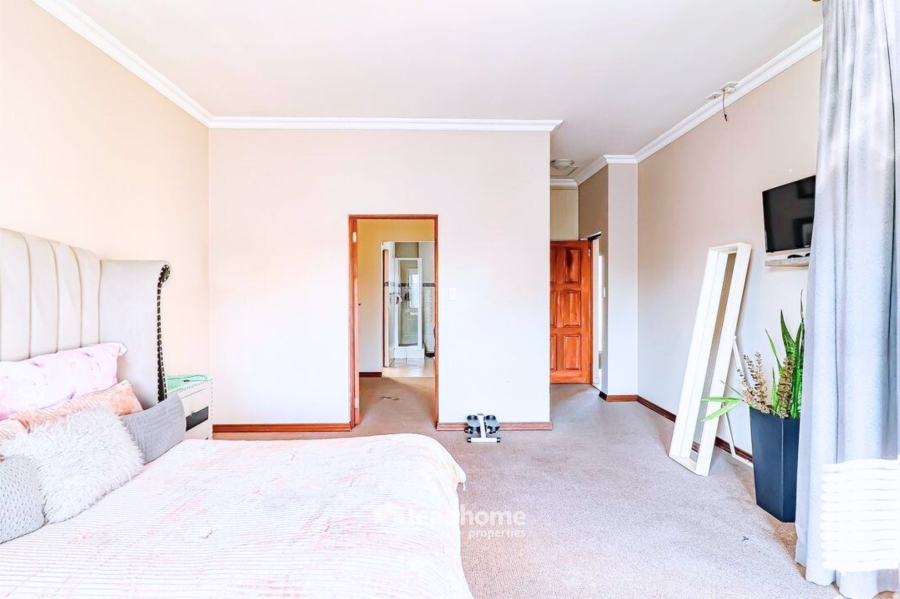 5 Bedroom Property for Sale in Rose Acres Estate Gauteng