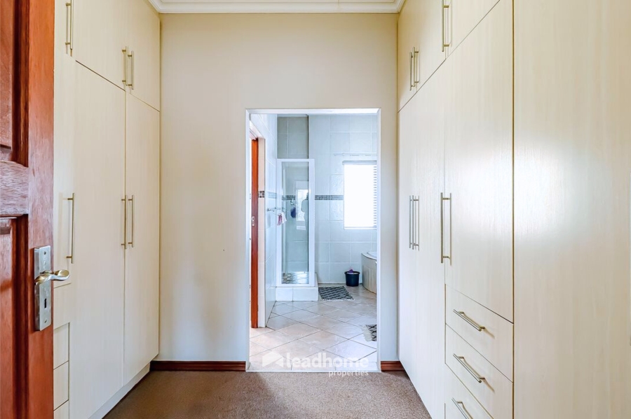 5 Bedroom Property for Sale in Rose Acres Estate Gauteng