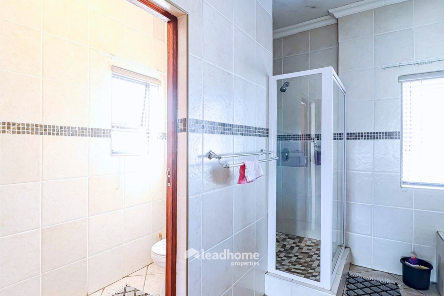5 Bedroom Property for Sale in Rose Acres Estate Gauteng