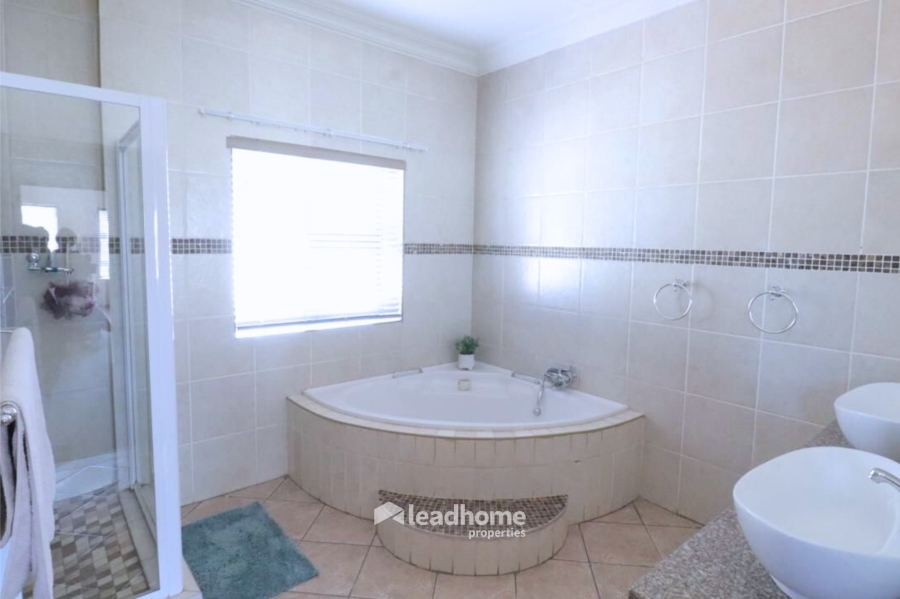 5 Bedroom Property for Sale in Rose Acres Estate Gauteng