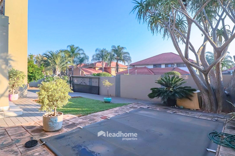 5 Bedroom Property for Sale in Rose Acres Estate Gauteng