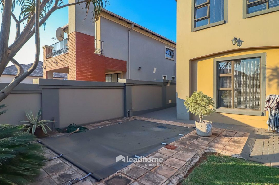 5 Bedroom Property for Sale in Rose Acres Estate Gauteng