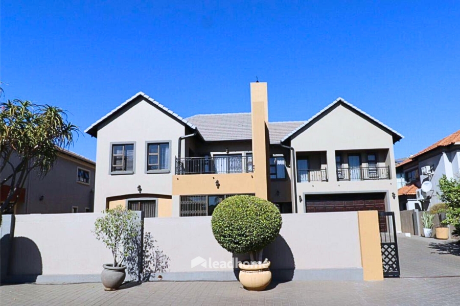 5 Bedroom Property for Sale in Rose Acres Estate Gauteng