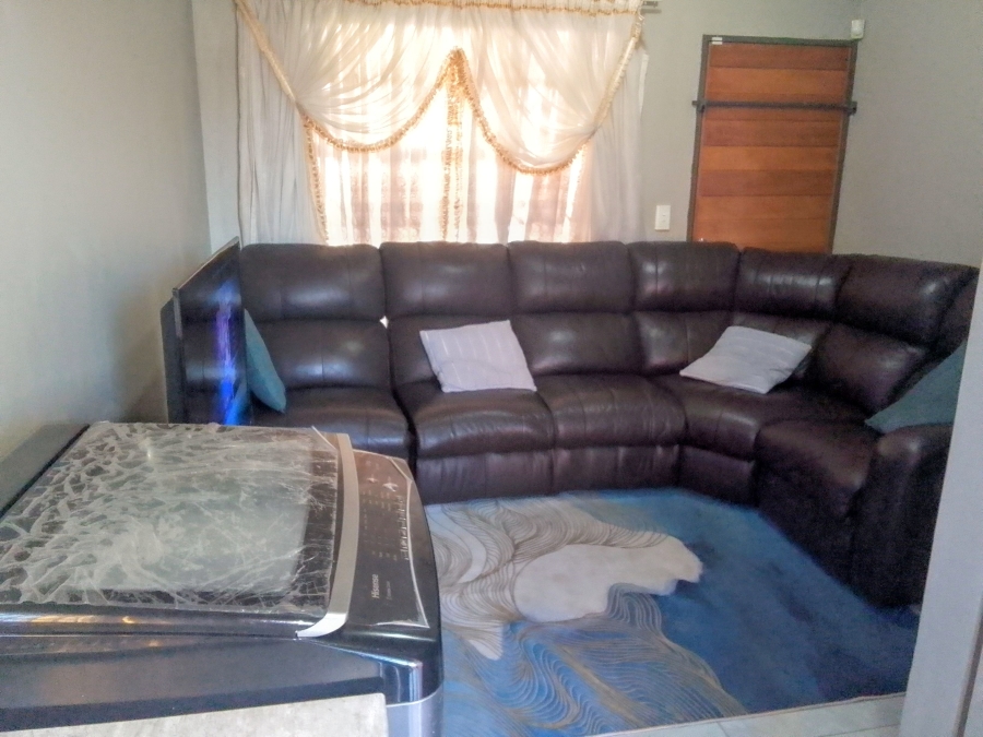 2 Bedroom Property for Sale in Witpoortjie Gauteng