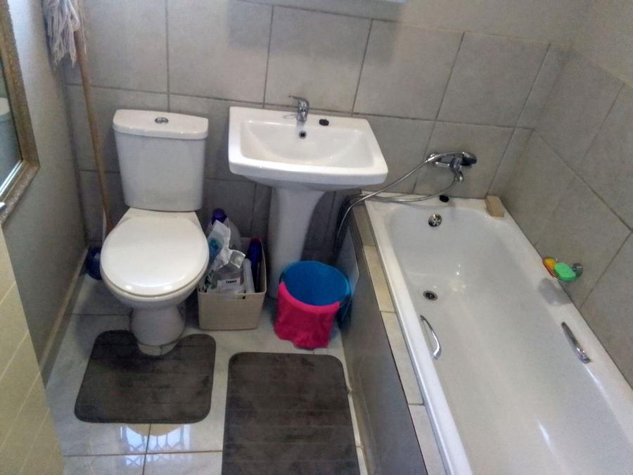 2 Bedroom Property for Sale in Witpoortjie Gauteng