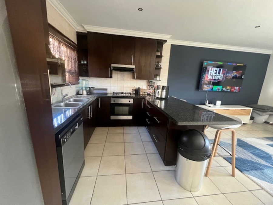 To Let 3 Bedroom Property for Rent in New Redruth Gauteng