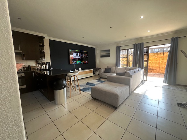 To Let 3 Bedroom Property for Rent in New Redruth Gauteng