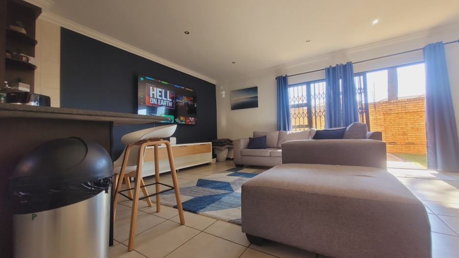 To Let 3 Bedroom Property for Rent in New Redruth Gauteng