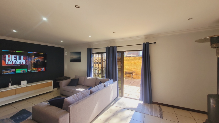 To Let 3 Bedroom Property for Rent in New Redruth Gauteng