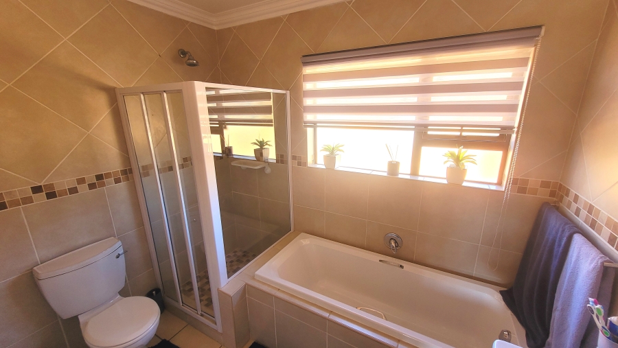 To Let 3 Bedroom Property for Rent in New Redruth Gauteng