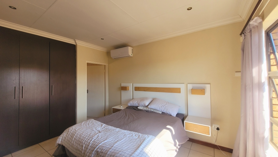 To Let 3 Bedroom Property for Rent in New Redruth Gauteng