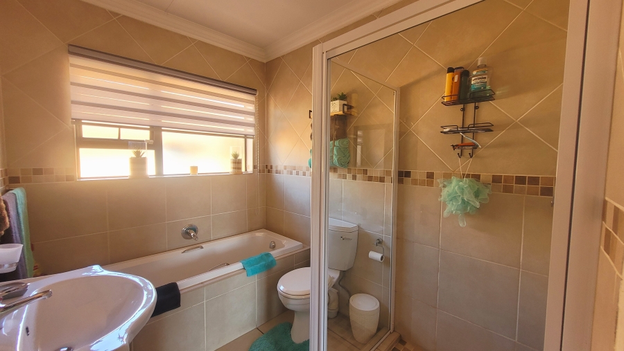 To Let 3 Bedroom Property for Rent in New Redruth Gauteng