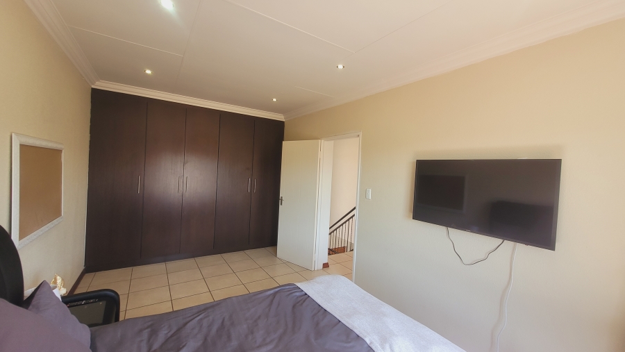 To Let 3 Bedroom Property for Rent in New Redruth Gauteng