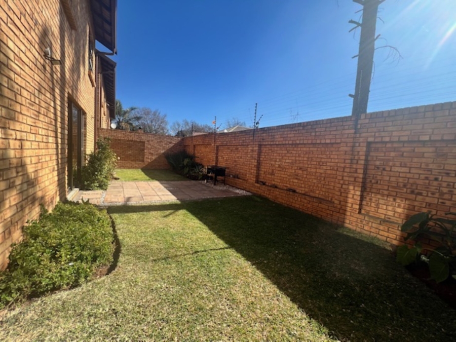 To Let 3 Bedroom Property for Rent in New Redruth Gauteng