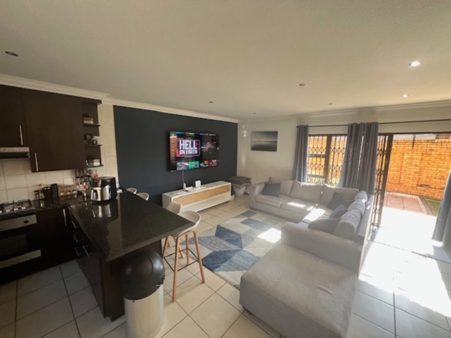 To Let 3 Bedroom Property for Rent in New Redruth Gauteng