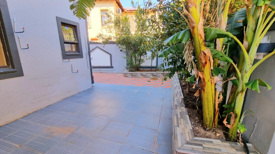 5 Bedroom Property for Sale in Crescent Wood Country Estate Gauteng