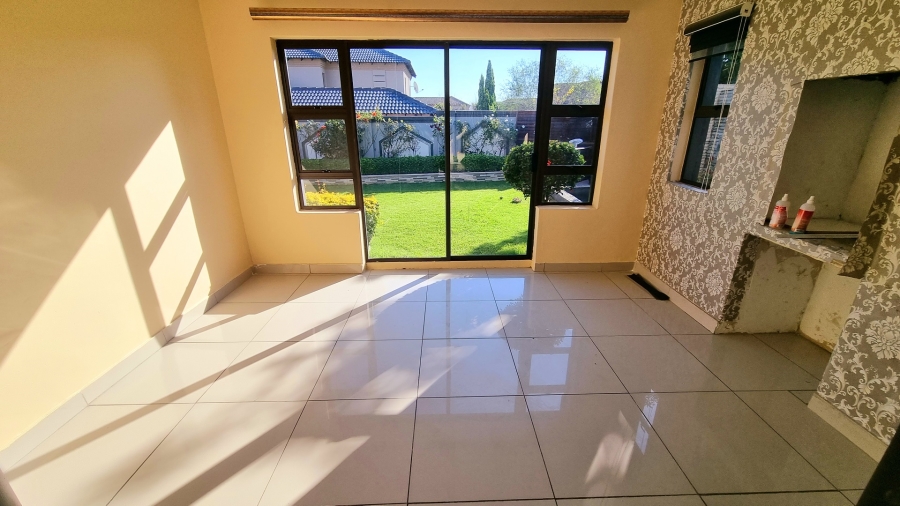 5 Bedroom Property for Sale in Crescent Wood Country Estate Gauteng