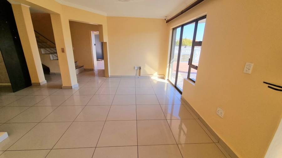 5 Bedroom Property for Sale in Crescent Wood Country Estate Gauteng