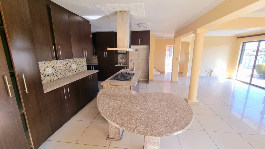 5 Bedroom Property for Sale in Crescent Wood Country Estate Gauteng