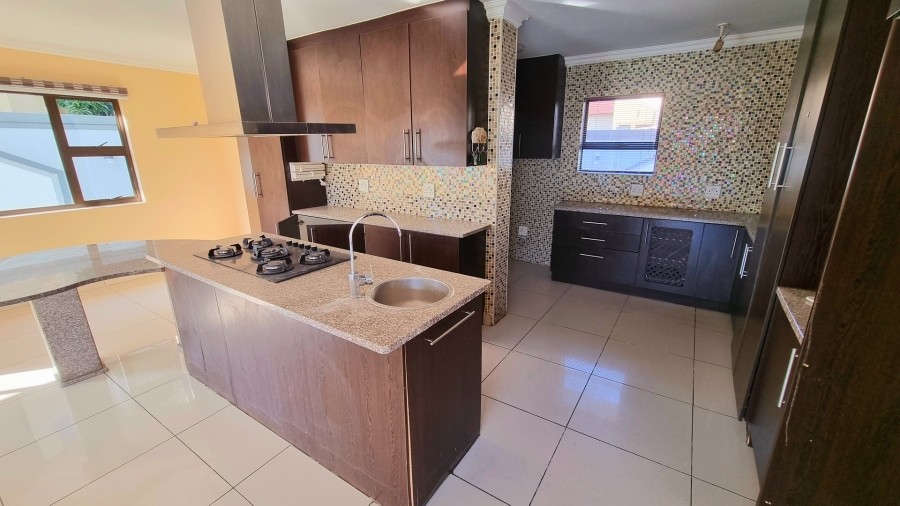 5 Bedroom Property for Sale in Crescent Wood Country Estate Gauteng
