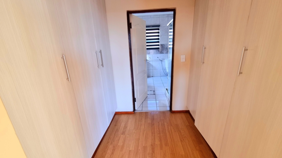 5 Bedroom Property for Sale in Crescent Wood Country Estate Gauteng
