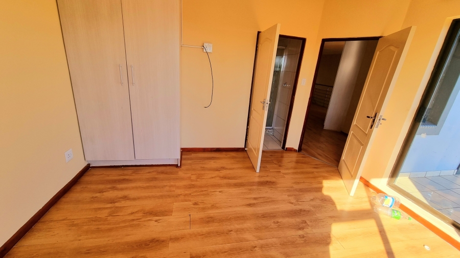 5 Bedroom Property for Sale in Crescent Wood Country Estate Gauteng