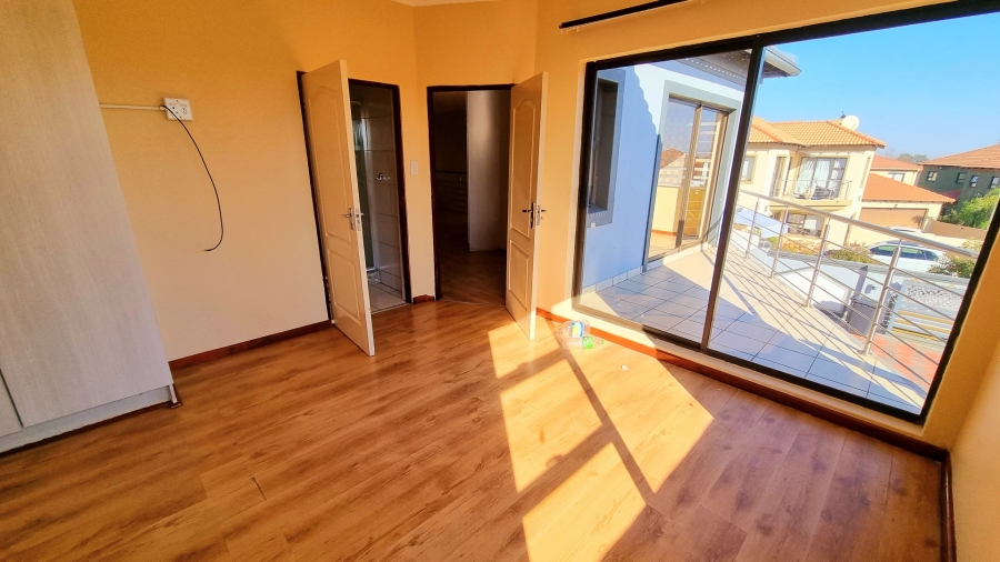 5 Bedroom Property for Sale in Crescent Wood Country Estate Gauteng