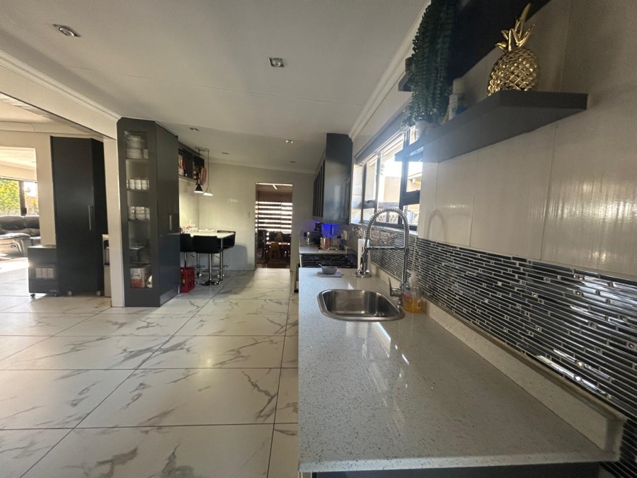 3 Bedroom Property for Sale in Roshnee Gauteng