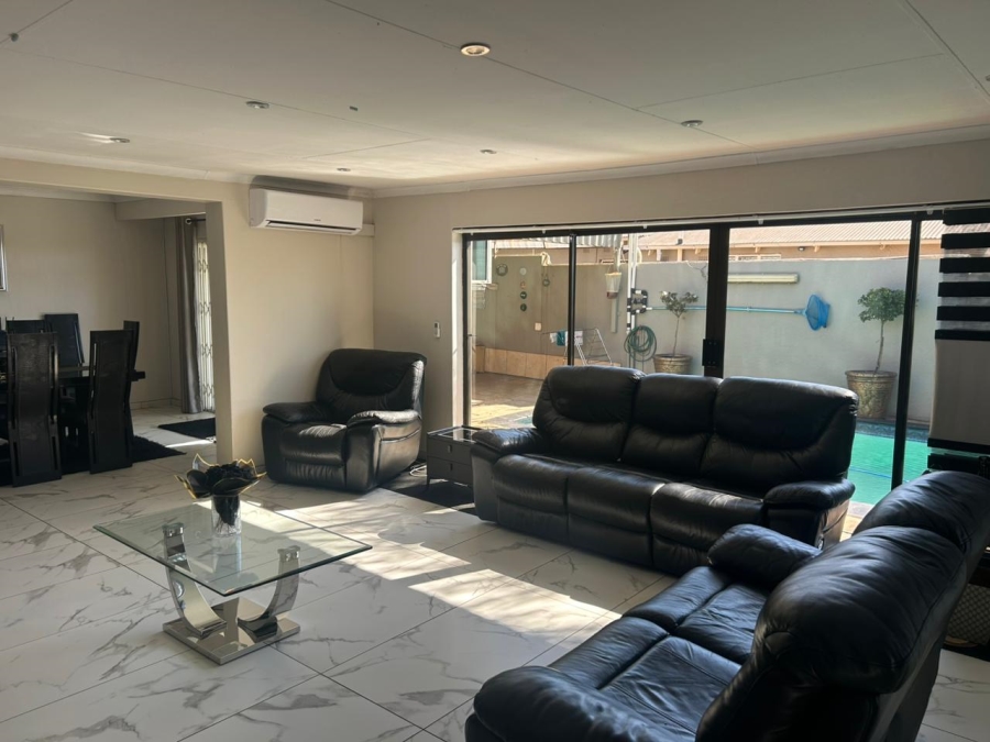 3 Bedroom Property for Sale in Roshnee Gauteng