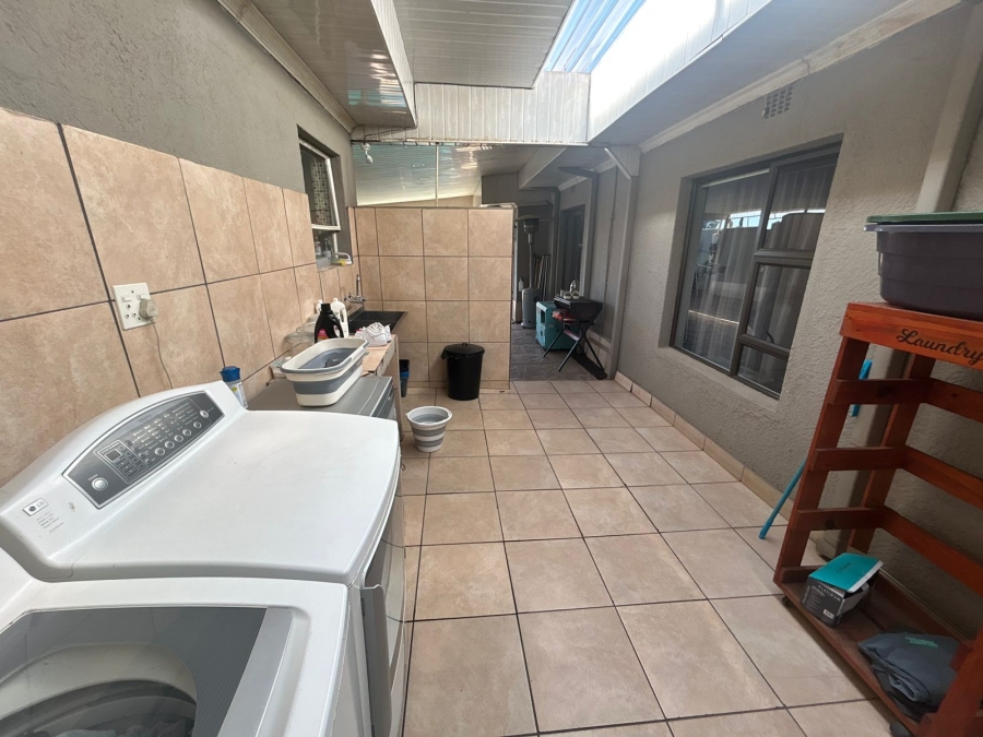 3 Bedroom Property for Sale in Roshnee Gauteng
