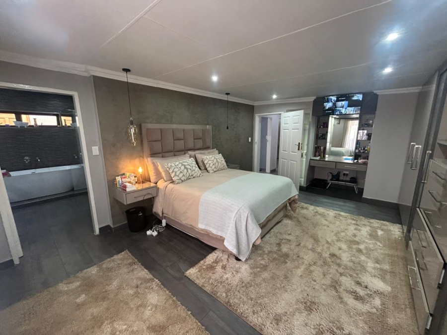 3 Bedroom Property for Sale in Roshnee Gauteng