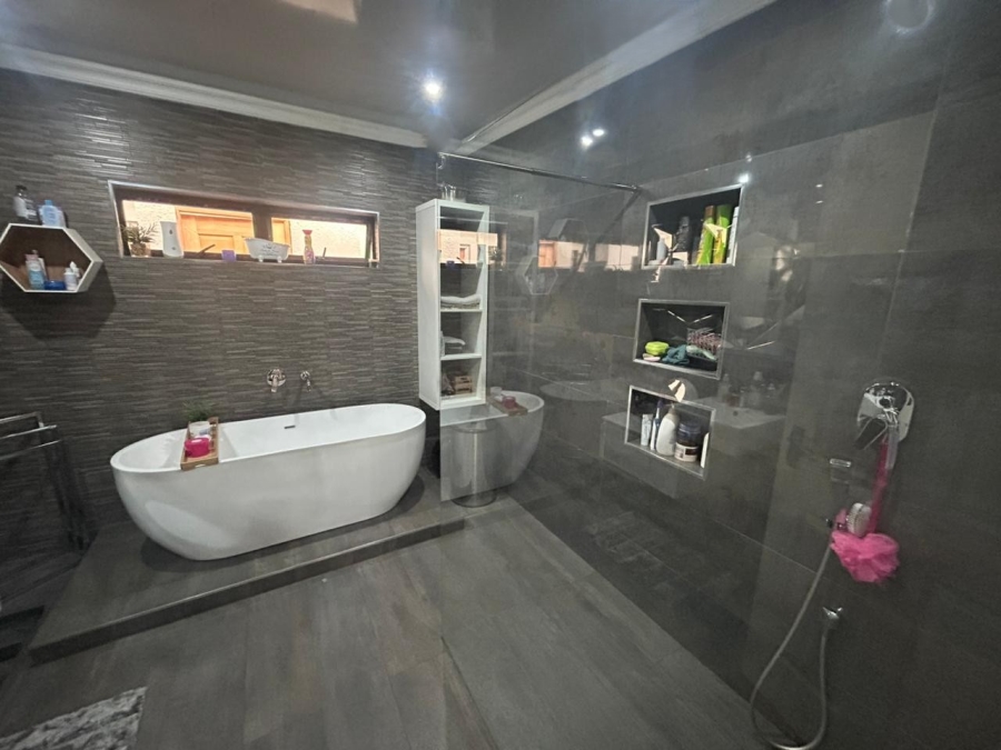 3 Bedroom Property for Sale in Roshnee Gauteng