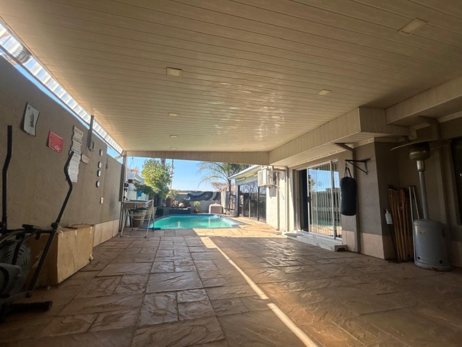 3 Bedroom Property for Sale in Roshnee Gauteng