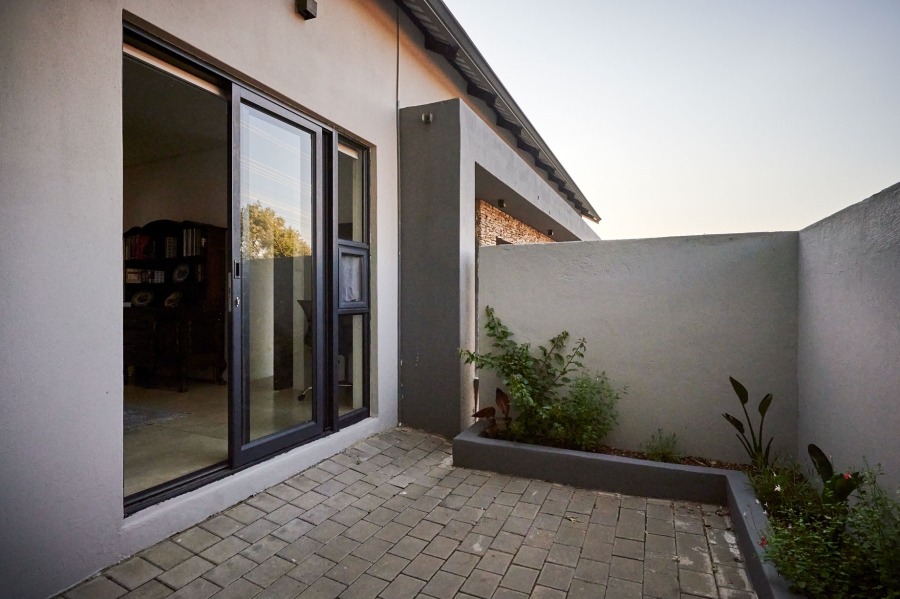4 Bedroom Property for Sale in Waterfall Country Village Gauteng