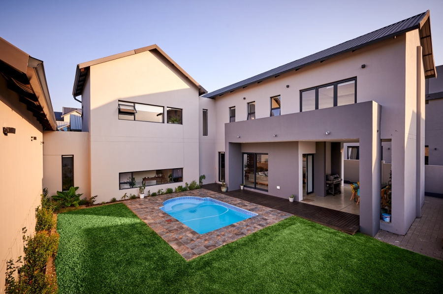 4 Bedroom Property for Sale in Waterfall Country Village Gauteng