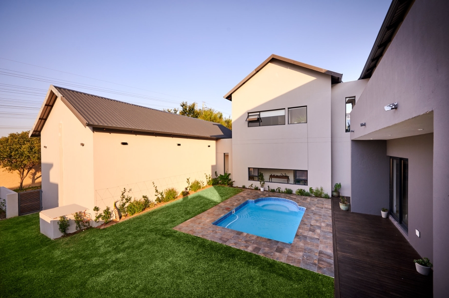 4 Bedroom Property for Sale in Waterfall Country Village Gauteng