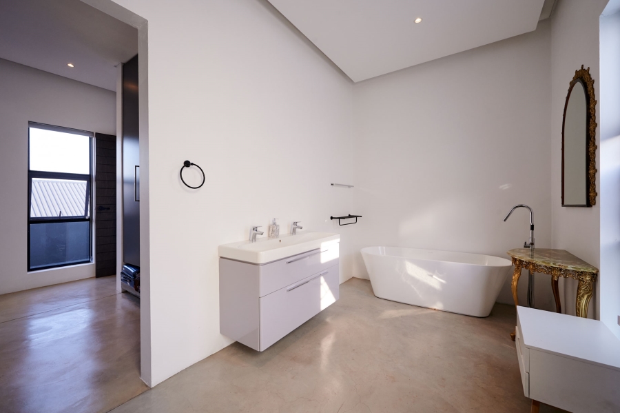 4 Bedroom Property for Sale in Waterfall Country Village Gauteng