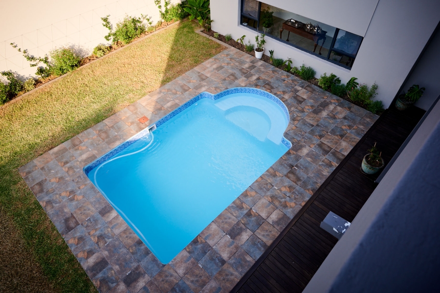 4 Bedroom Property for Sale in Waterfall Country Village Gauteng