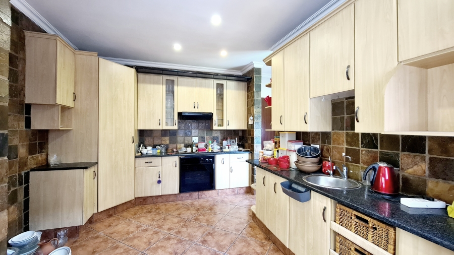 To Let 3 Bedroom Property for Rent in Leeuwfontein Gauteng