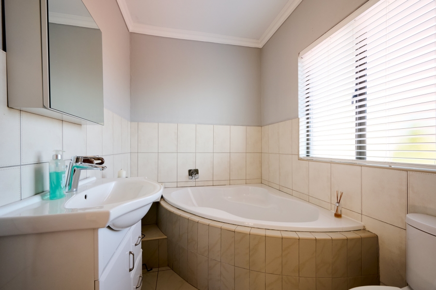 6 Bedroom Property for Sale in Carlswald North Estate Gauteng
