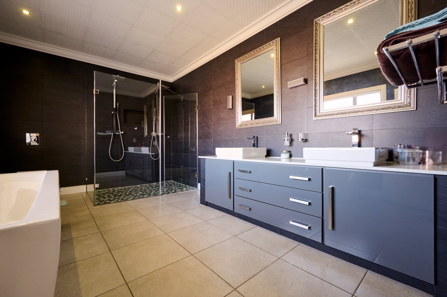 6 Bedroom Property for Sale in Carlswald North Estate Gauteng