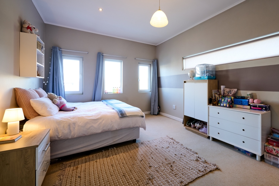 5 Bedroom Property for Sale in Waterfall Country Estate Gauteng