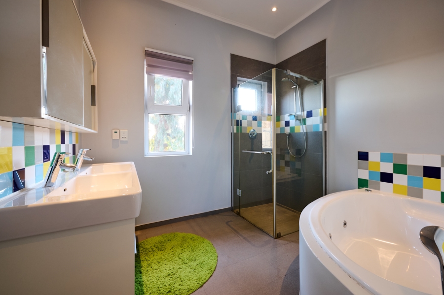 5 Bedroom Property for Sale in Waterfall Country Estate Gauteng