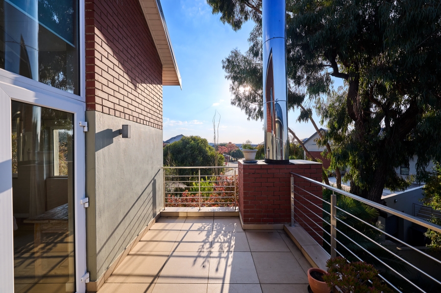 5 Bedroom Property for Sale in Waterfall Country Estate Gauteng