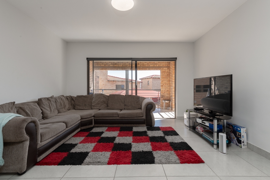 3 Bedroom Property for Sale in Mulbarton Gauteng