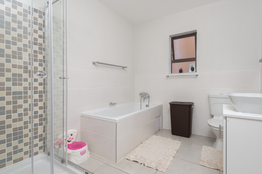 3 Bedroom Property for Sale in Mulbarton Gauteng