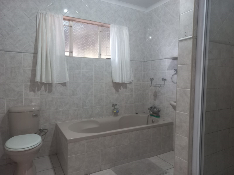 4 Bedroom Property for Sale in Rensburg Gauteng
